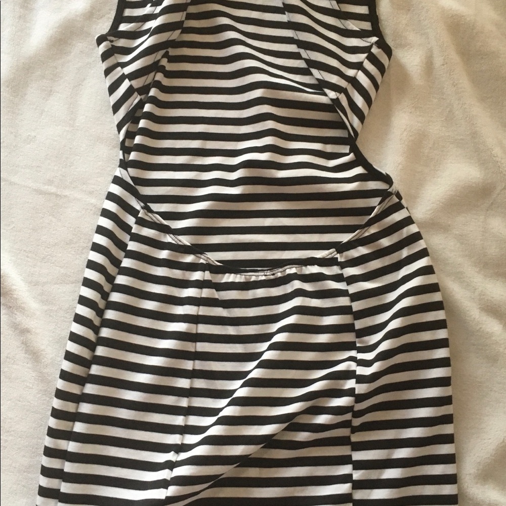 Dress - Picture 2 of 6